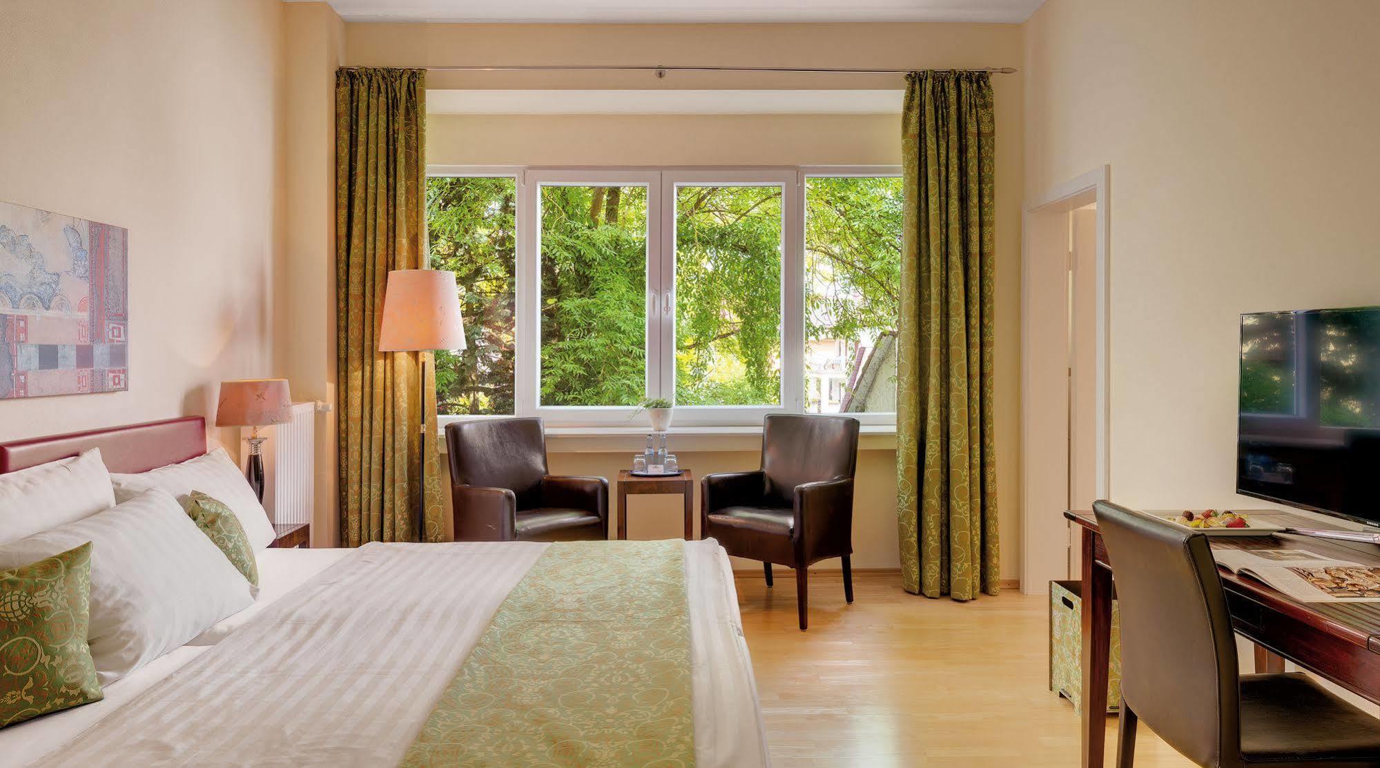 Hotel Villa Medici Бад-Шёнборн Экстерьер фото